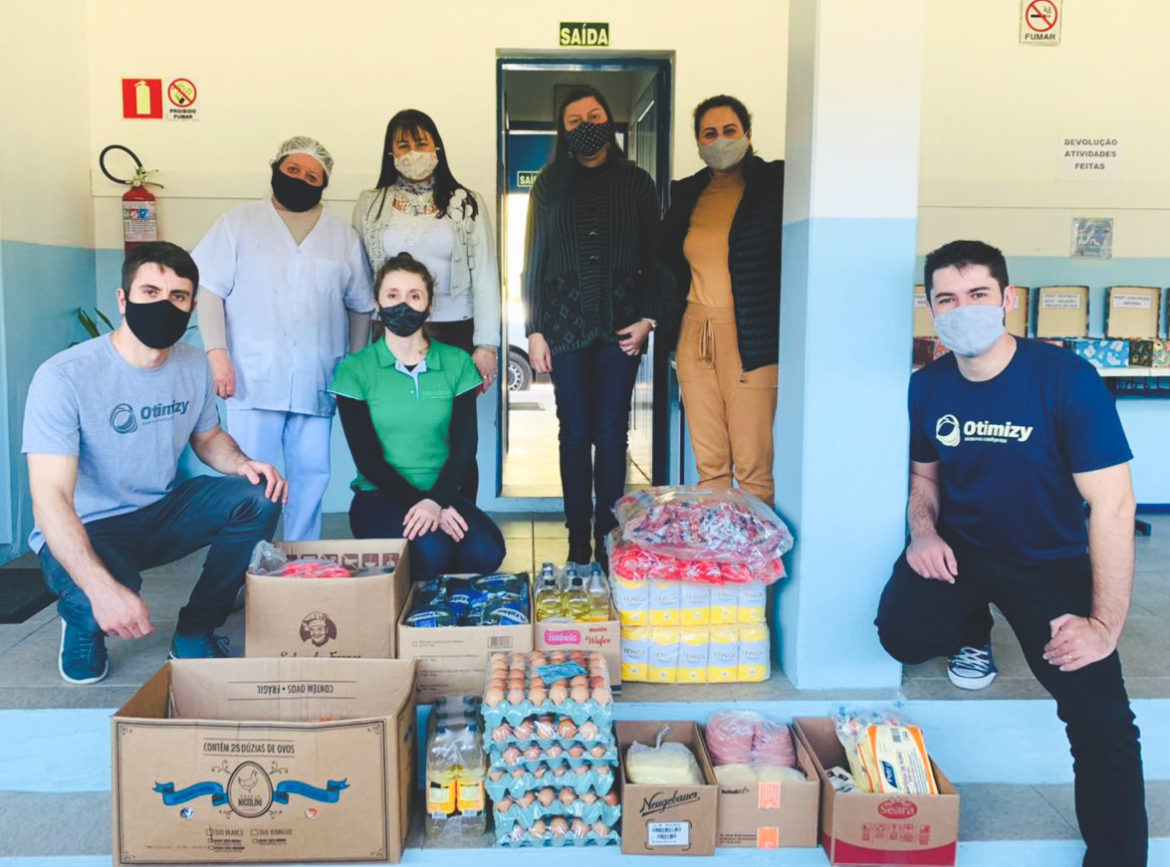 Projeto Otimizy Abraça realiza doação de alimentos para Escola Santa Mônica
